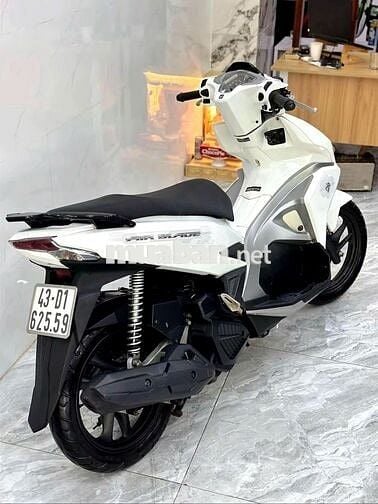 Xe máy Honda Airblade màu trắng zin đẹp leng keng
