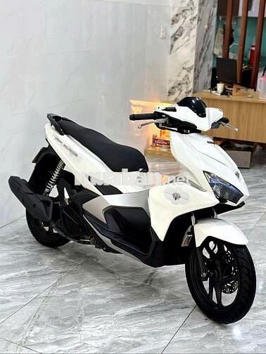 Xe máy Honda Airblade màu trắng zin đẹp leng keng
