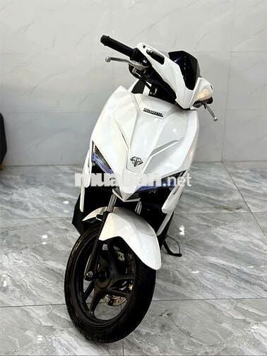 Xe máy Honda Airblade màu trắng zin đẹp leng keng