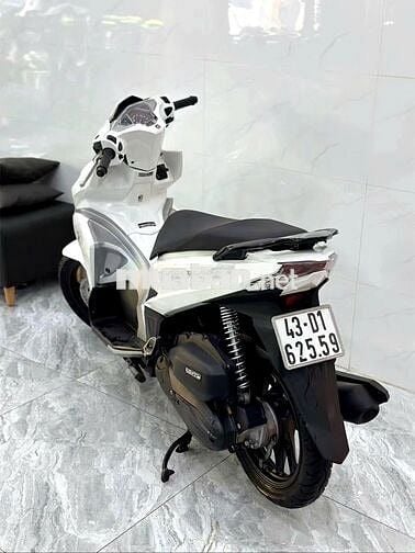 Xe máy Honda Airblade màu trắng zin đẹp leng keng