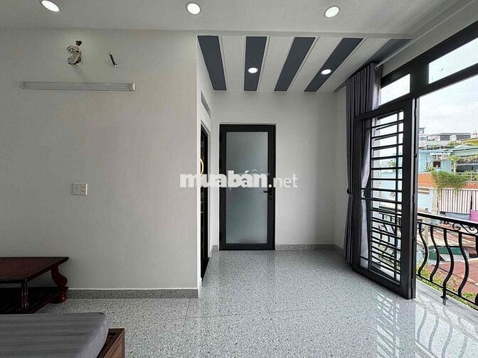 STUDIO BAN CÔNG THOÁNG MÁT NGAY THỐNG NHẤT - NGUYỄN VĂN LƯỢNG