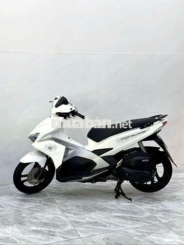 Xe máy Honda Airblade màu trắng zin đẹp leng keng