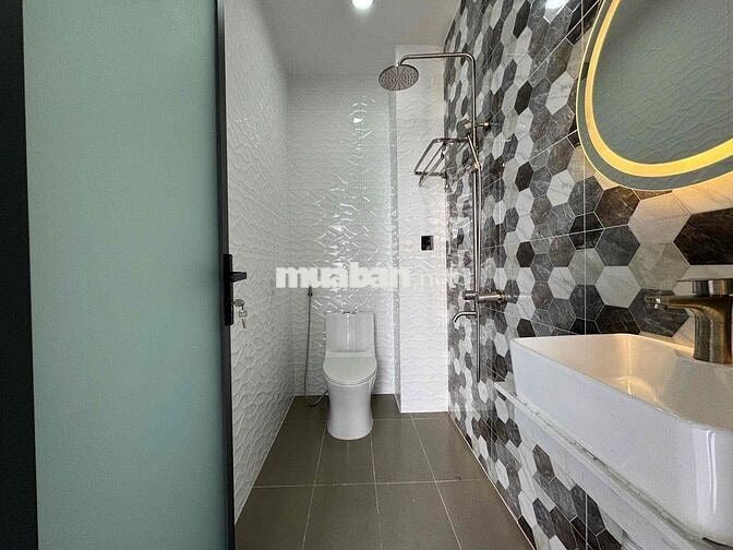 STUDIO BAN CÔNG THOÁNG MÁT NGAY THỐNG NHẤT - NGUYỄN VĂN LƯỢNG