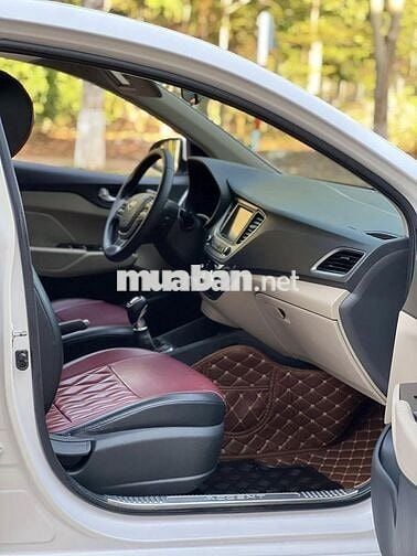 Hyundai Accent MT full 2019 số sàn màu trắng