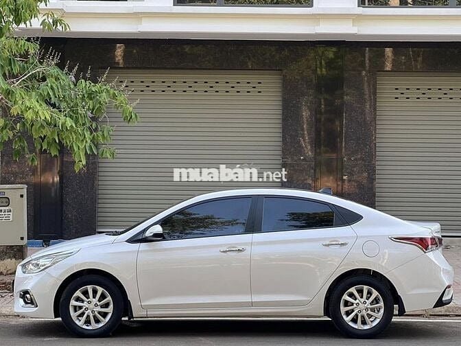Hyundai Accent MT full 2019 số sàn màu trắng