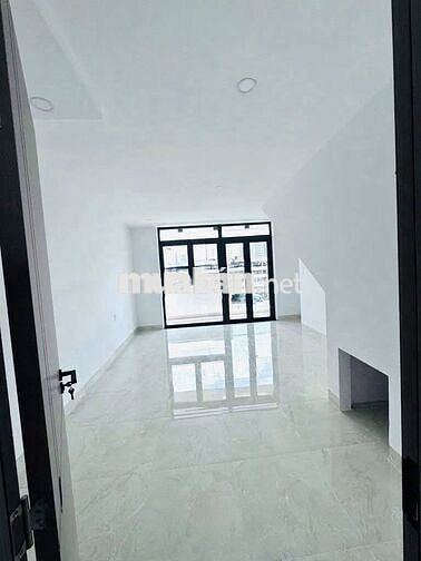 Cho thuê nhà mặt tiền đường Nguyễn Xuân Khoát, dt 4,5x25 trệt 4 lầu