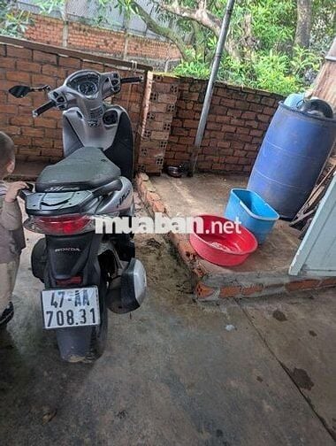 Xe máy Honda SH Mode màu bạc đã qua sử dụng