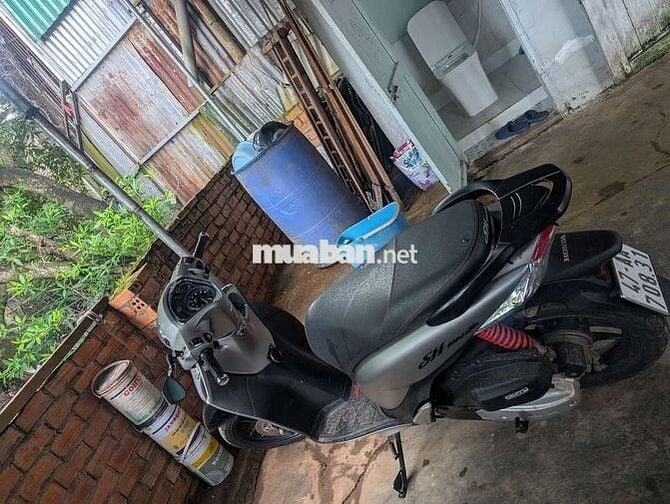 Xe máy Honda SH Mode màu bạc đã qua sử dụng