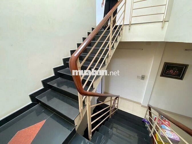 Nhà phố hẻm 1368 trệt 2 lầu. Có 4Pn 5Wc. Đường vào 10m, thông nội bộ