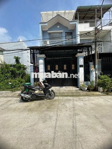 Nhà phố hẻm 1368 trệt 2 lầu. Có 4Pn 5Wc. Đường vào 10m, thông nội bộ