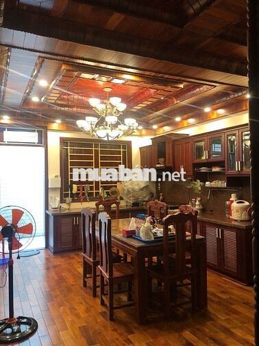 Cho thuê nhà full gỗ Đặng Thùy Trâm, DT: 4,5x20m. Có thang máy. 4PN