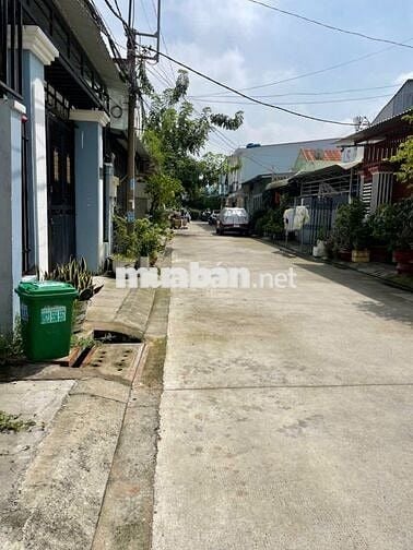 Nhà phố hẻm 1368 trệt 2 lầu. Có 4Pn 5Wc. Đường vào 10m, thông nội bộ