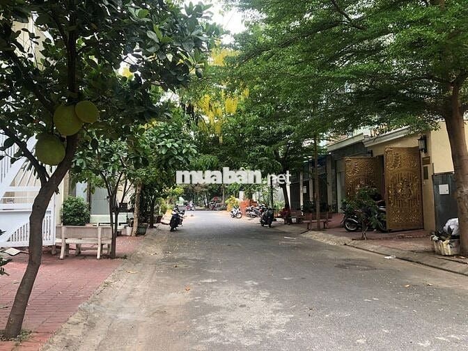 Cho thuê nhà full gỗ Đặng Thùy Trâm, DT: 4,5x20m. Có thang máy. 4PN