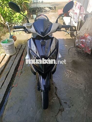 Xe máy Yamaha màu nâu, hộp số tự động