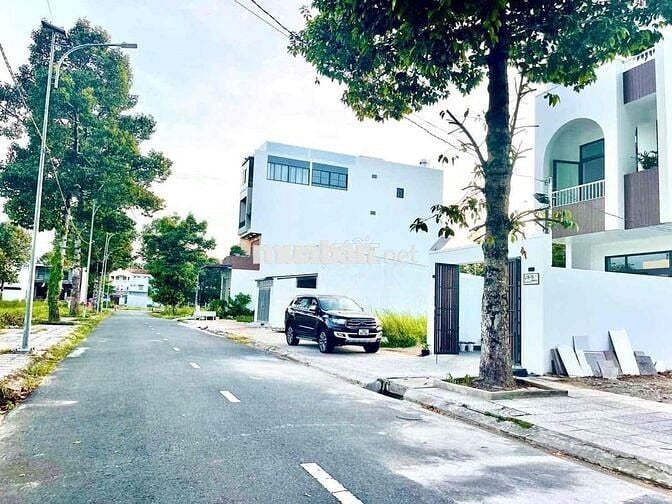 Nền đẹp gần quảng trường khu dân cư Ngân Thuận