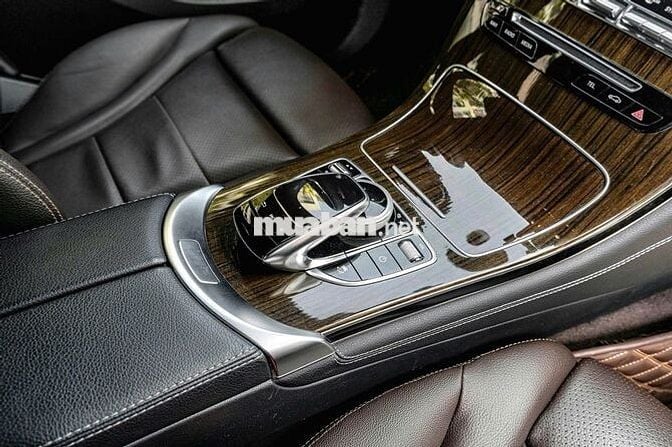 Mercedes Benz GLC 2019 200 - 30000 km