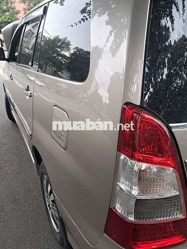 Ô tô Toyota Innova số sàn 8 chỗ