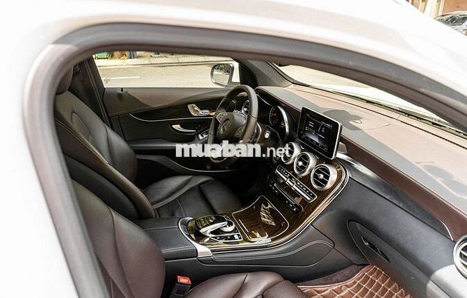 Mercedes Benz GLC 2019 200 - 30000 km