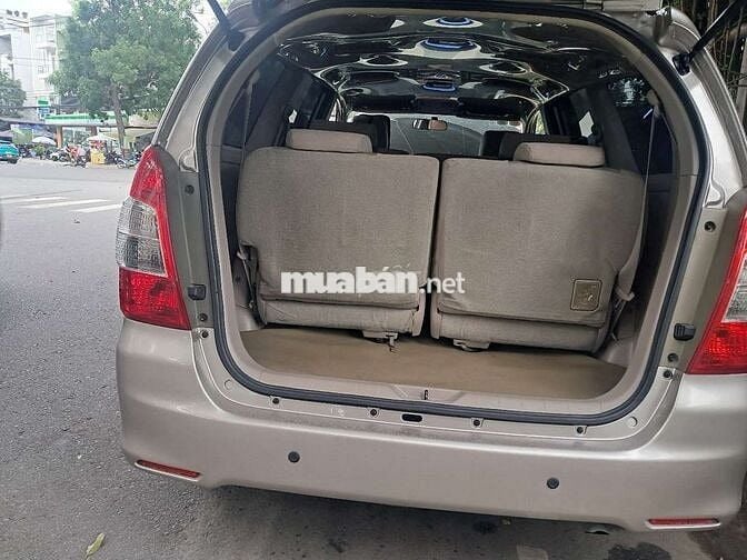 Ô tô Toyota Innova số sàn 8 chỗ