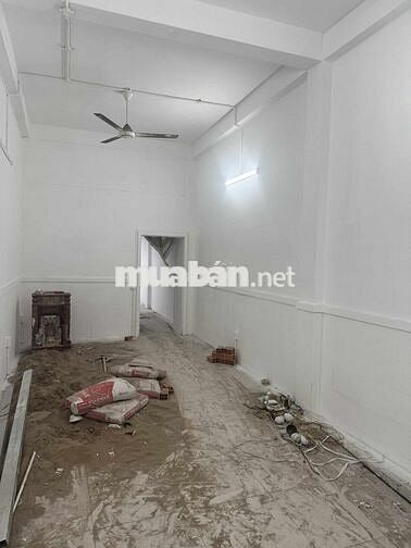 Nhà mặt tiền đường, 70m2, 6 phòng, đường Bến Bình Đông