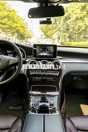 Mercedes Benz GLC 2019 200 - 30000 km
