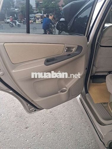 Ô tô Toyota Innova số sàn 8 chỗ