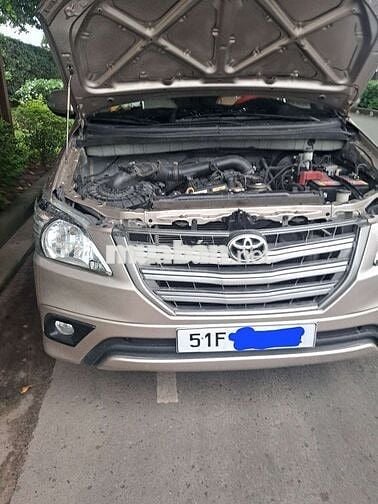 Ô tô Toyota Innova số sàn 8 chỗ