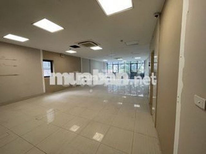 Văn Phòng 110m2 tại 710 Lạc Long Quân, Tây Hồ, Hà Nội