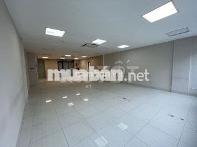 Văn Phòng 110m2 tại 710 Lạc Long Quân, Tây Hồ, Hà Nội