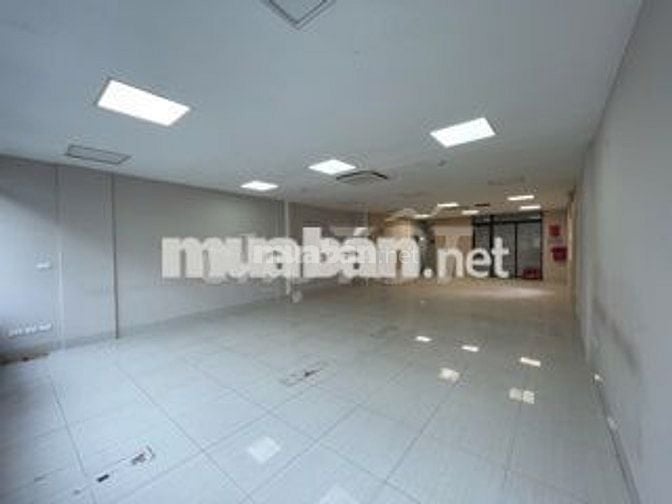Văn Phòng 110m2 tại 710 Lạc Long Quân, Tây Hồ, Hà Nội