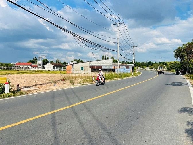 Mặt tiền Tỉnh Lộ 7, Củ Chi, 5x30=150m2, lô cặp, Sổ riêng, Giá 2.3 tỷ