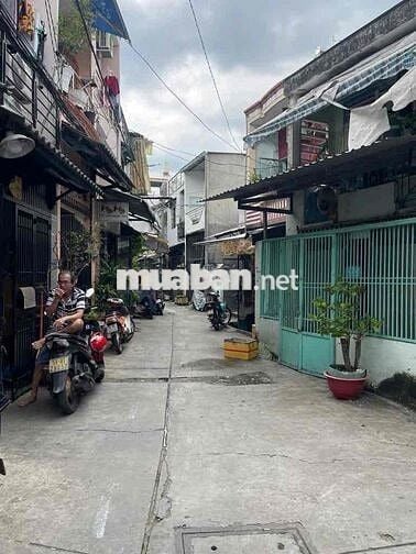 2.65 tỷ bán nhà đẹp ở ngay 24m2- 2 tầng- Chiến Lược- Bình Tân- Shr