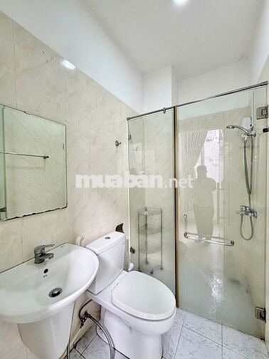 PHÒNG CỬA SỔ LỚN NEW - CÓ THANG MÁY LÊ VĂN SỸ Q.3