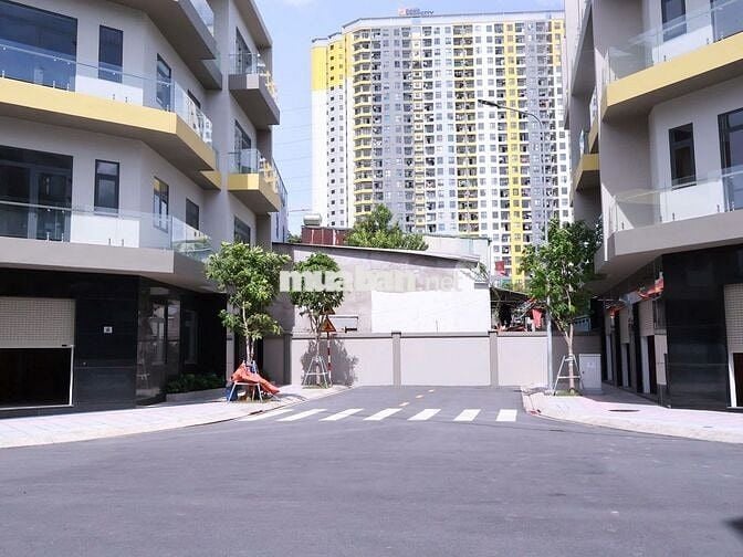 Nhà phố Bcons Uni Valley Trung tâm Dĩ An, ở ngay, giá chỉ từ 7,5 tỷ