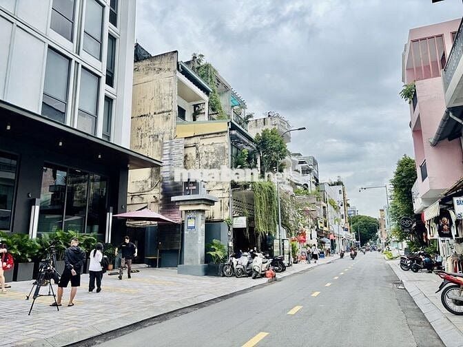 DT 8x20m, GIÁ THUÊ RẺ 50Triệu - Nhà Mặt tiền Nguyễn Văn Thủ, Quận 1