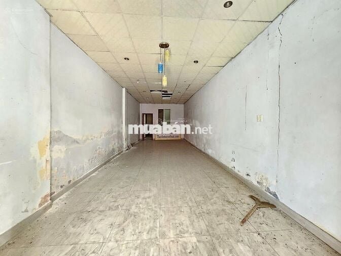 DT 8x20m, GIÁ THUÊ RẺ 50Triệu - Nhà Mặt tiền Nguyễn Văn Thủ, Quận 1