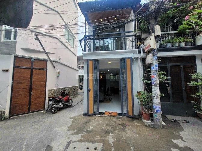 3 tỷ hẽm xh thông - sát mặt tiền - gấp bán.