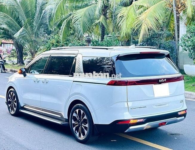 Kia Carnival 2023 Premium 2.2D 8S - 80,000 km.