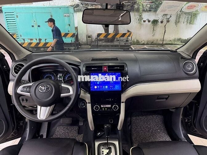 RUSH 1.5AT 2021 - Màu đen - Giá 530 triệu
