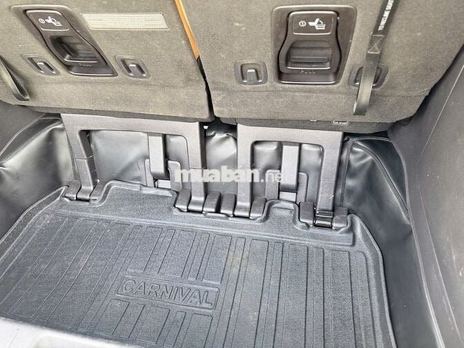 Kia Carnival 2023 Premium 2.2D 8S - 80,000 km.