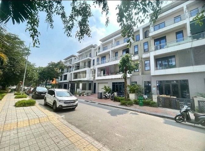 Giảm 4 tỷ giá bán đất có Biệt thự Lan Viên Dt 450m2 mt 21m