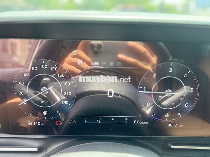 Kia Carnival 2023 Premium 2.2D 8S - 80,000 km.