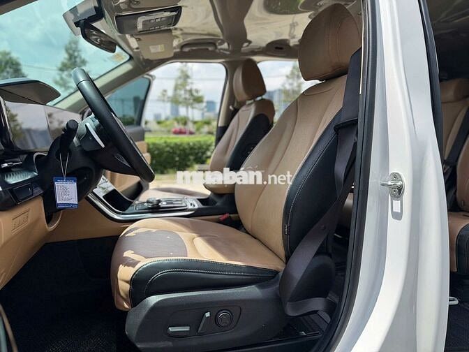 Kia Carnival 2023 Premium 2.2D 8S - 80,000 km.