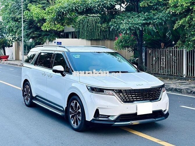 Kia Carnival 2023 Premium 2.2D 8S - 80,000 km.