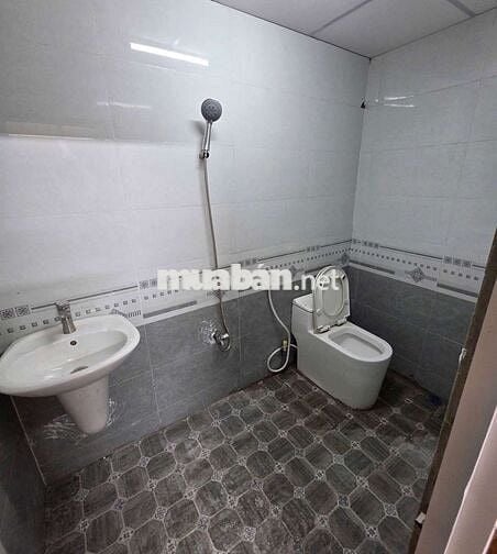 Cho thuê nhà hẻm xe tải đ38 HBC 7tr/ tháng