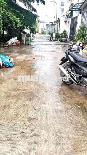 8tr nhà nguyên căn cấp 4 có gác lửng hẻm tải đường Tây Lân BTĐA BT