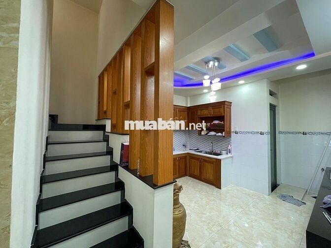 BÁN NHÀ MẶT TIỀN TỈNH LỘ 10 .4 LẦU .CÓ THANG MÁY . FULL NỘI THẤT
