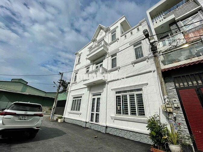 NHÀ GÓC 2 MẶT TIỀN TL31. TRỆT 2 LẦU 3PN 4WC. SÂN XE HƠI