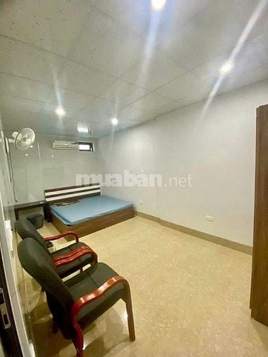 Cho thuê căn nhà số 28 Vệ Yên, có gara nhà đẹp 96m2 - 2PN