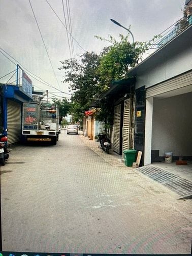 Cho thuê căn nhà số 28 Vệ Yên, có gara nhà đẹp 96m2 - 2PN
